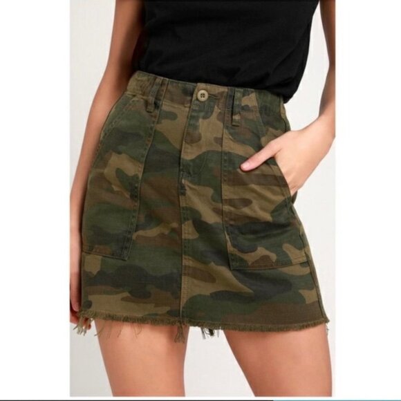 BLANKNYC Camo Mini Skirt Raw Hem NWT - Picture 2 of 12